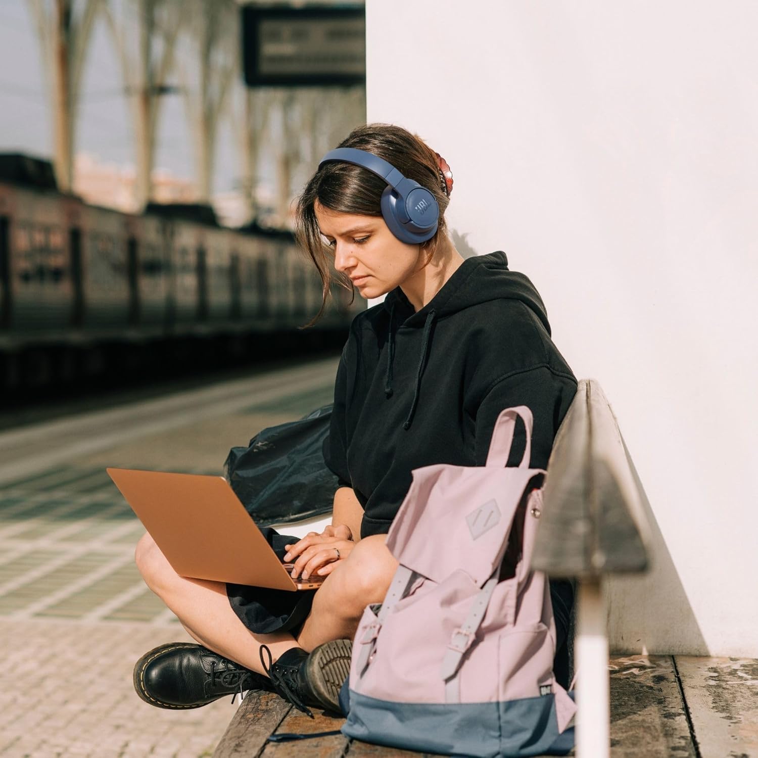 2) Connectivity, Latency & Battery (The Practical Backbone)