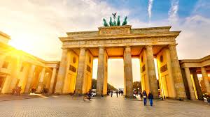 4) Services, logistics and measurable scale (what DMCs actually deliver)